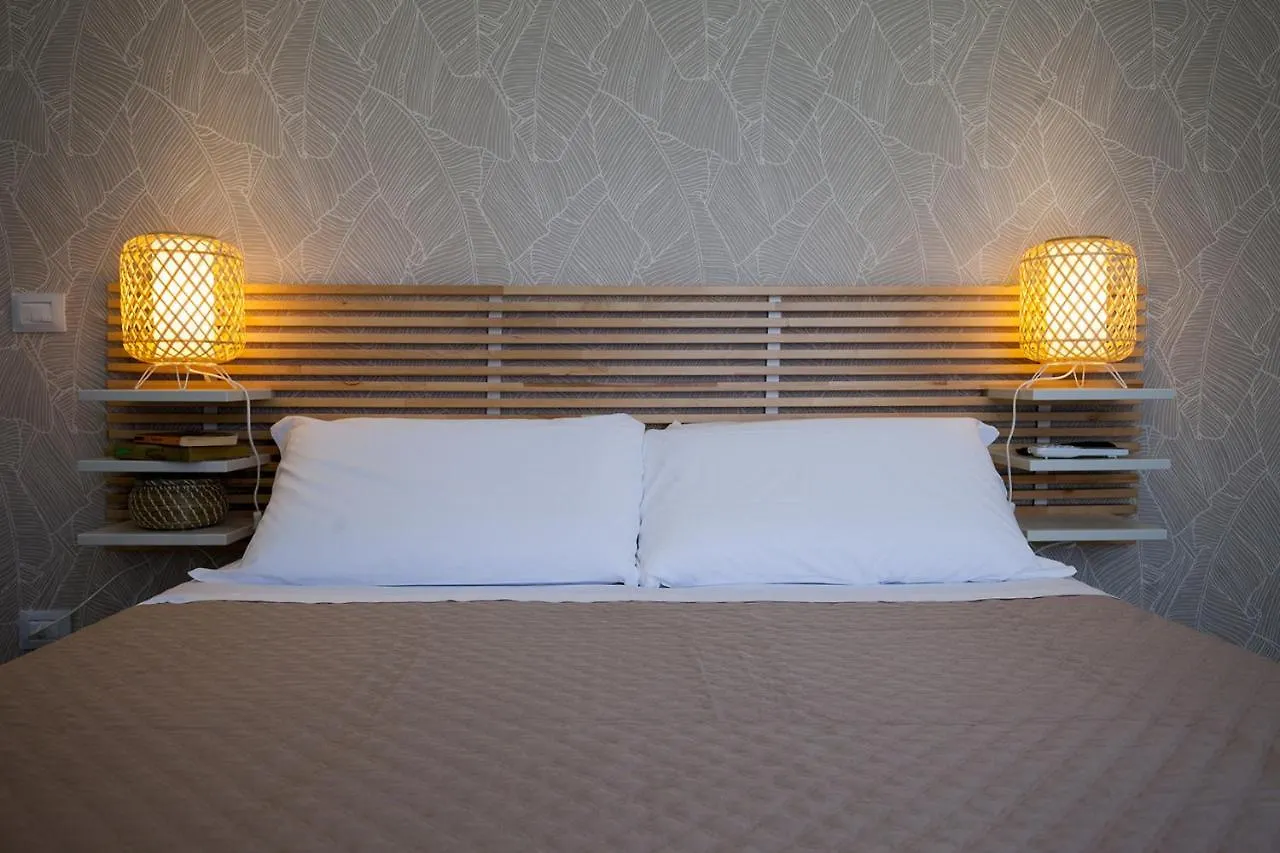 Nerissa Suites&Rooms Terrasini 0*,